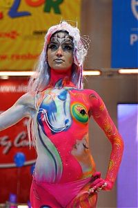 Art & Creativity: body art girl painting