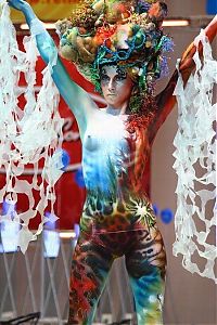 Art & Creativity: body art girl painting