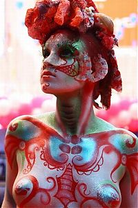 Art & Creativity: body art girl painting