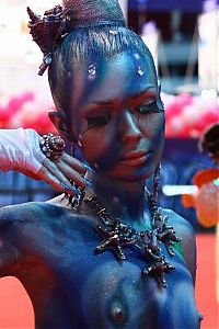 Art & Creativity: body art girl painting