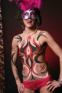 Art & Creativity: body art girl painting