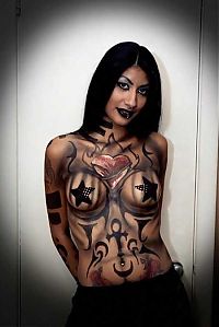 Art & Creativity: body art girl painting