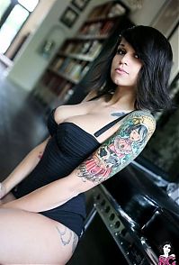 Art & Creativity: tattoo girl