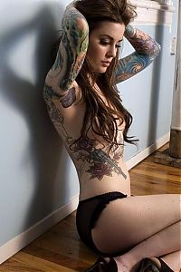 Art & Creativity: tattoo girl