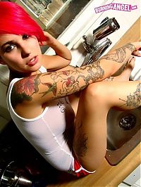 Art & Creativity: tattoo girl