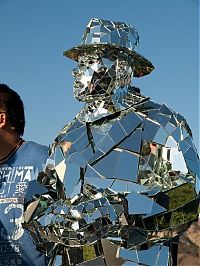 Art & Creativity: mirror man street performance