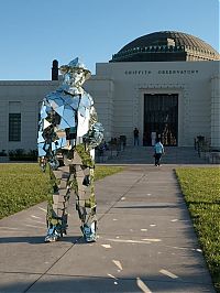 Art & Creativity: mirror man street performance