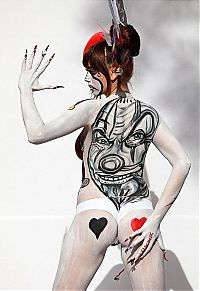 Art & Creativity: body art girl painting