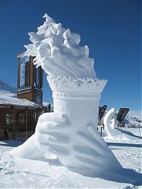 Art & Creativity: snow sculpture