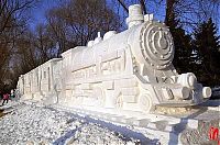 Art & Creativity: snow sculpture