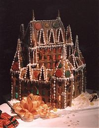 Art & Creativity: gingerbread house with candy decorations