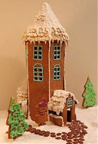 Art & Creativity: gingerbread house with candy decorations