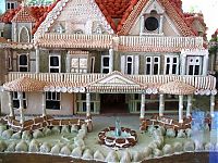 Art & Creativity: gingerbread house with candy decorations