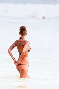 Art & Creativity: tattoo girl on the beach in the sea