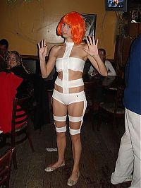 Art & Creativity: girl in leeloo the fifth element costume