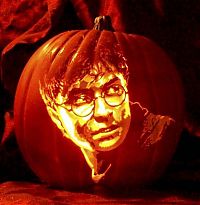 Art & Creativity: Pumpkin carved portrait by Alex Wer