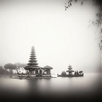 Black and white photography by Hengki Koentjoro