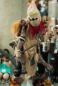 Art & Creativity: cosplay girl costume presentation