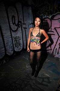 Art & Creativity: body art girl painting