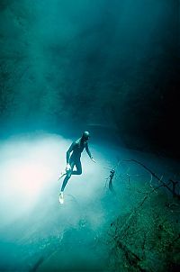 Art & Creativity: One Ocean One Breath freediving collaboration by Eusebio And Christina Saenz De Santamaria