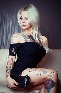 Art & Creativity: tattoo girl