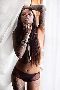 Art & Creativity: tattoo girl