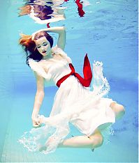 Art & Creativity: underwater girl portrait