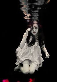 Art & Creativity: underwater girl portrait