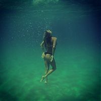 Art & Creativity: underwater girl portrait