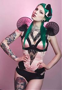 Art & Creativity: tattoo girl