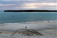 Art & Creativity: 3D beach art