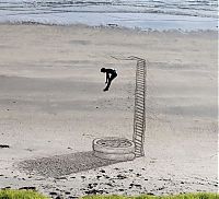 Art & Creativity: 3D beach art