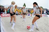 Art & Creativity: body art football girls