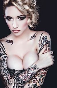 Art & Creativity: tattoo girl