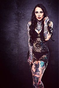 Art & Creativity: tattoo girl