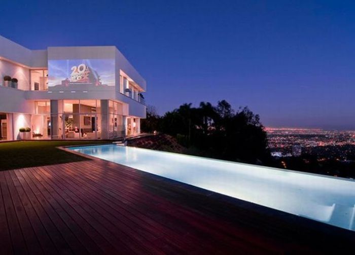 Hollywood living