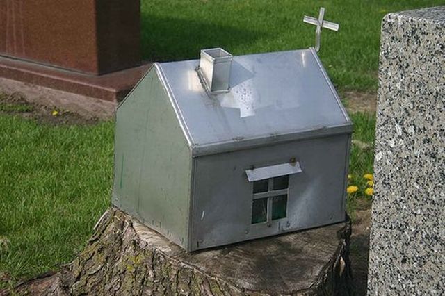 unusual tombstone