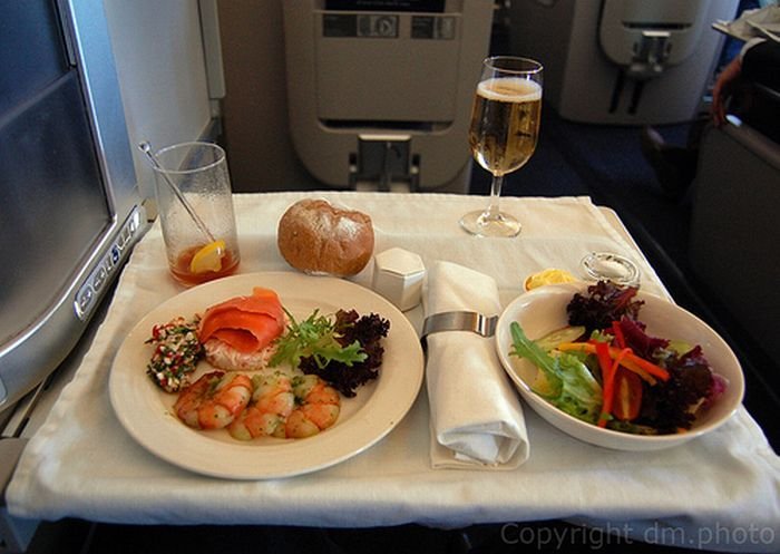 food offered in the first class on airplanes