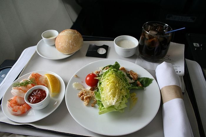 food offered in the first class on airplanes