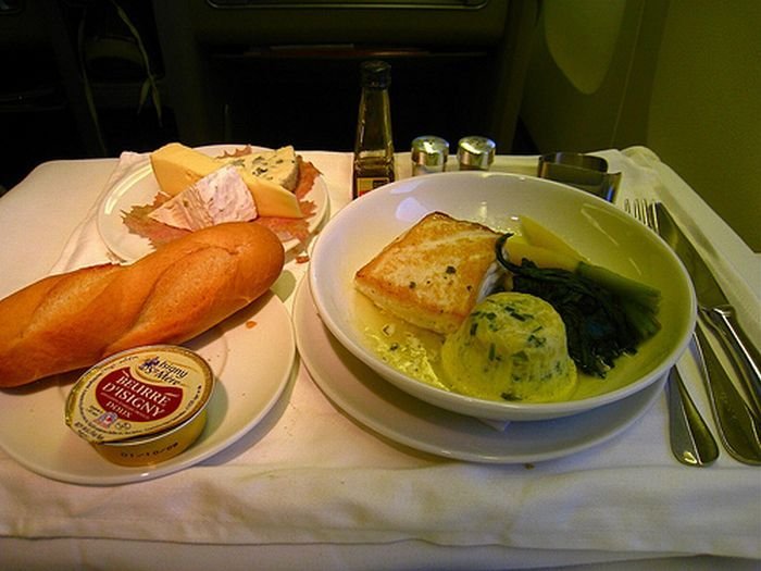 food offered in the first class on airplanes