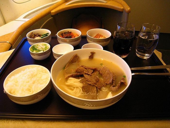 food offered in the first class on airplanes