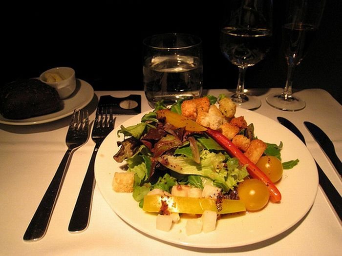 food offered in the first class on airplanes