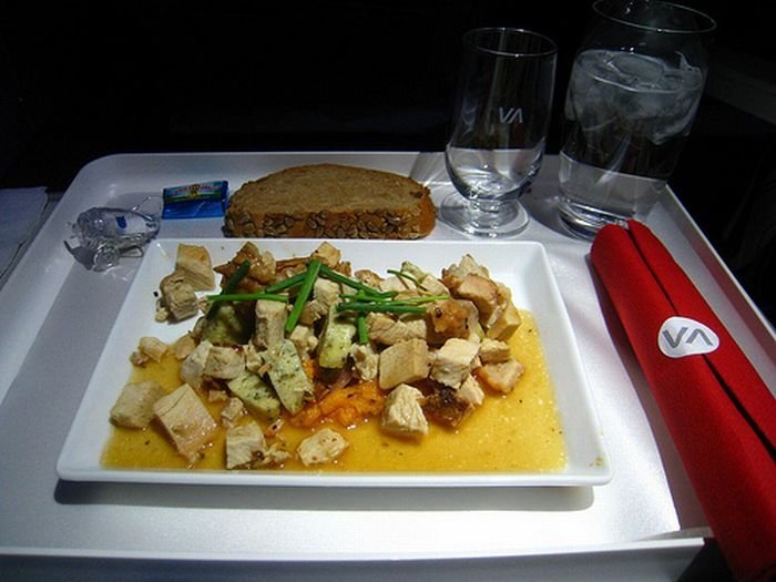 food offered in the first class on airplanes