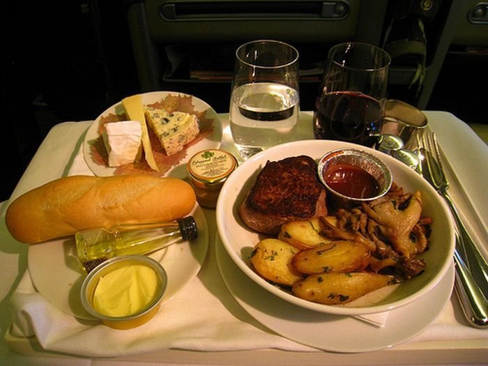 food offered in the first class on airplanes