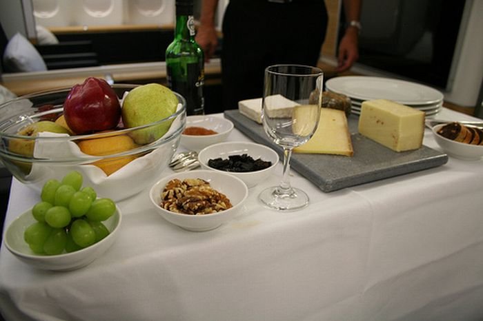 food offered in the first class on airplanes