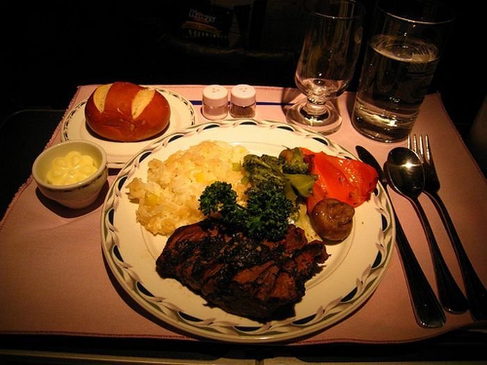 food offered in the first class on airplanes