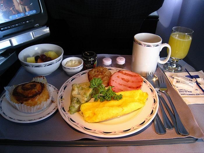 food offered in the first class on airplanes