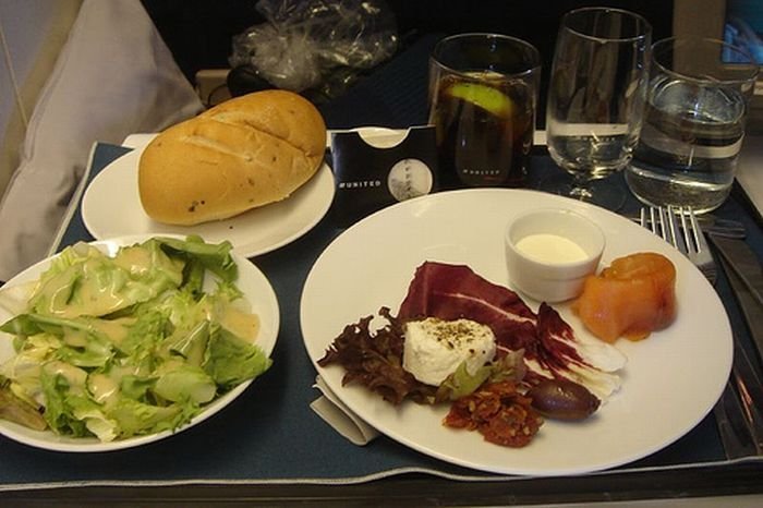 food offered in the first class on airplanes