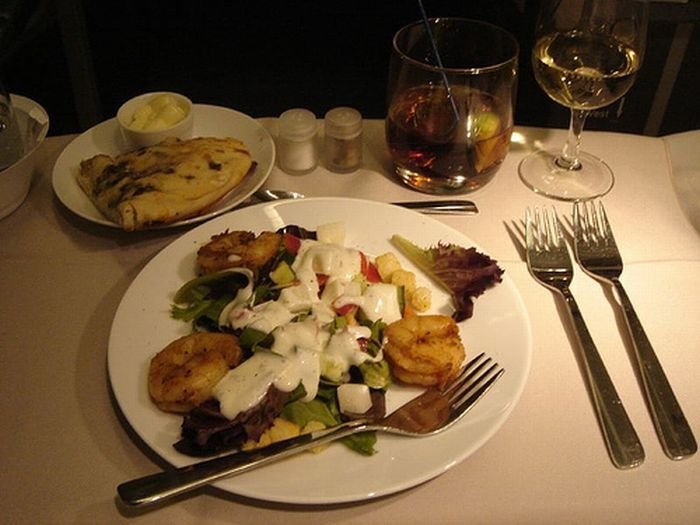 food offered in the first class on airplanes