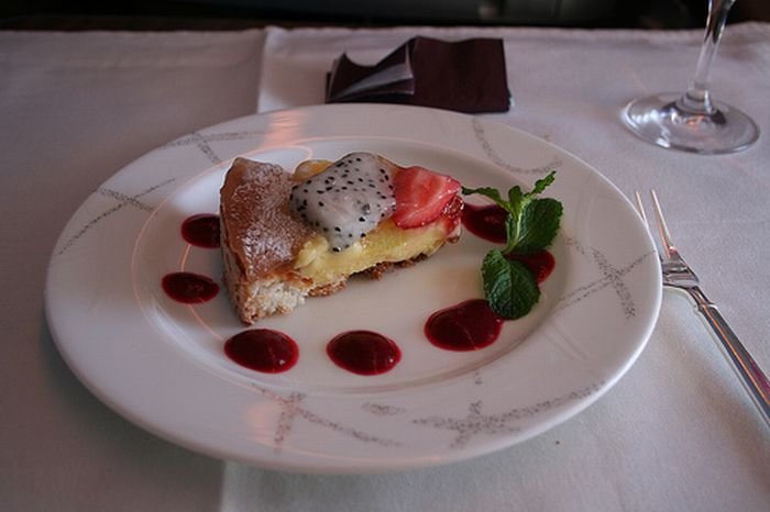 food offered in the first class on airplanes